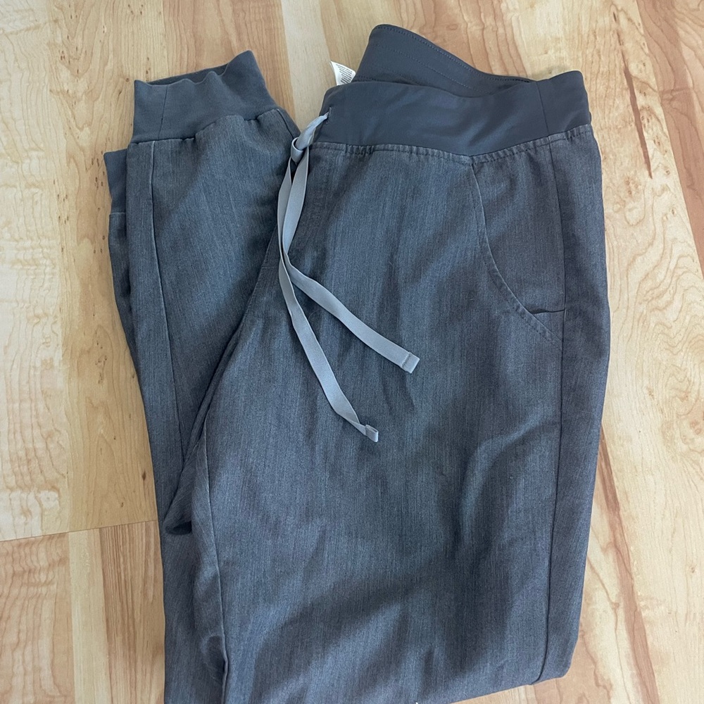 Women’s Figs Zamora Jogger Gray Scrub Pants